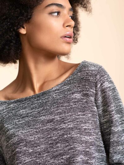 Top | GROOVY | Black